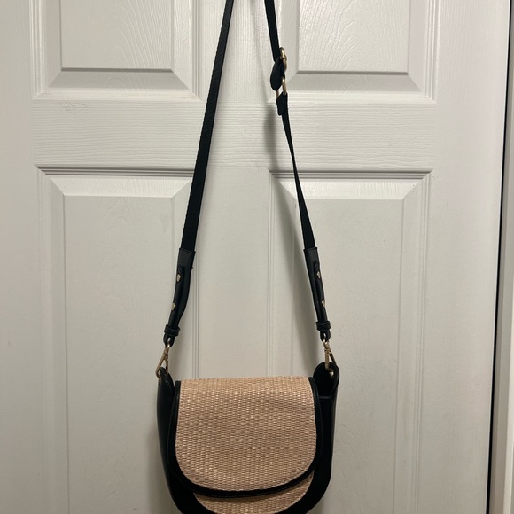 The Unbranded Brand Handbags - Stylish Black and Tan Crossbody Bag